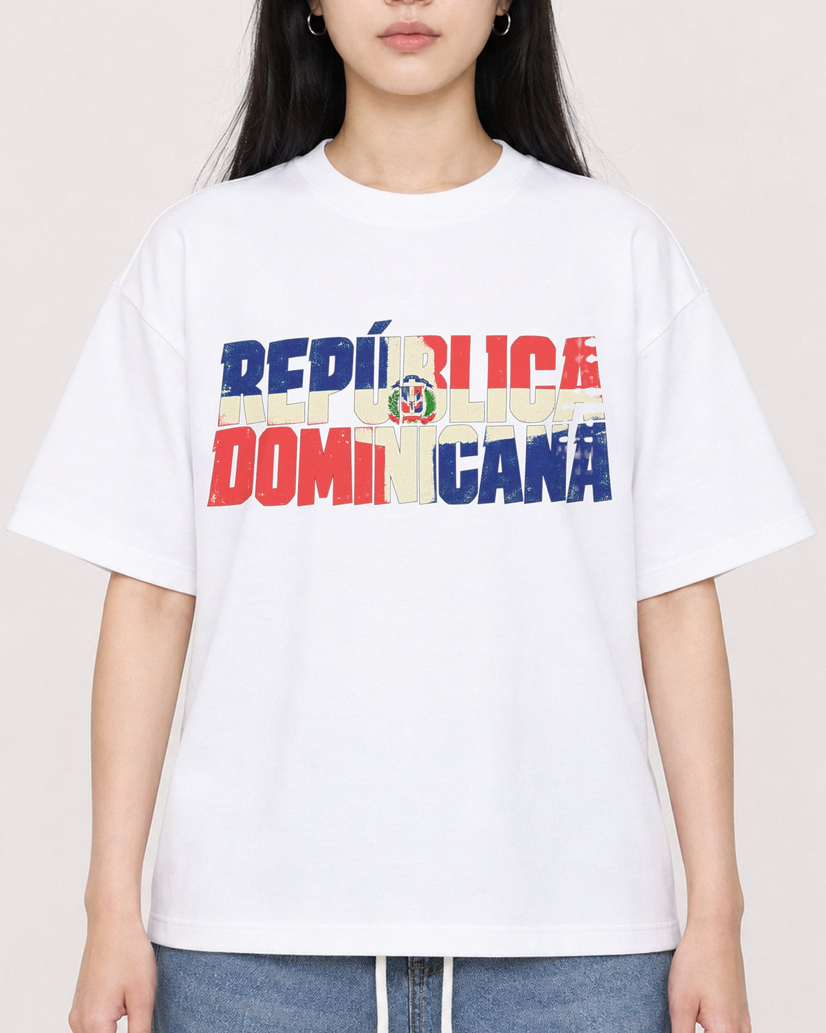 Mockup Boxy Heavyweight Tee White female close-up 01