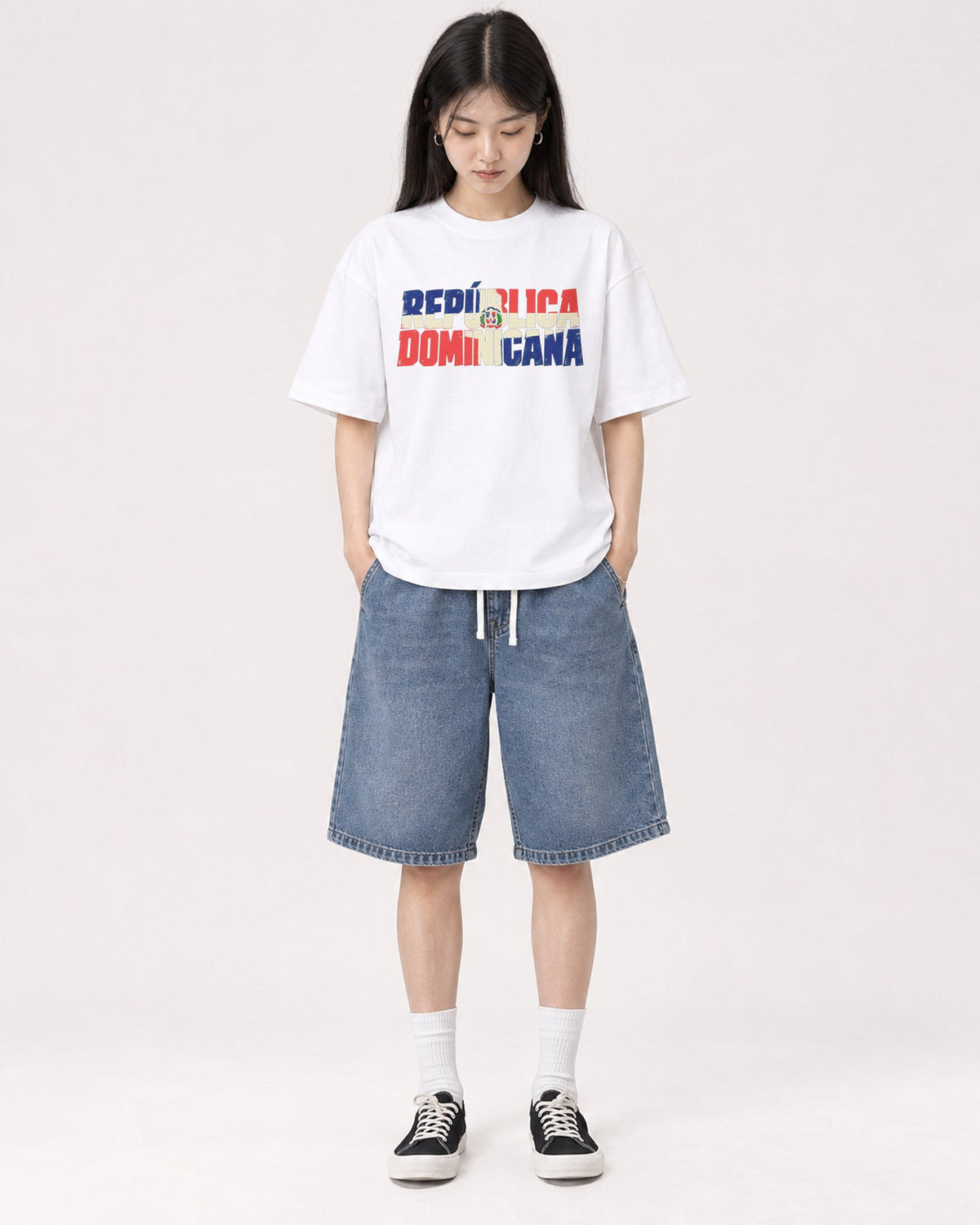 Mockup Boxy Heavyweight Tee White female full-body 01