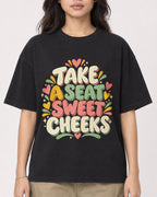 Mockup Boxy Heavyweight Tee Black female close-up 02
