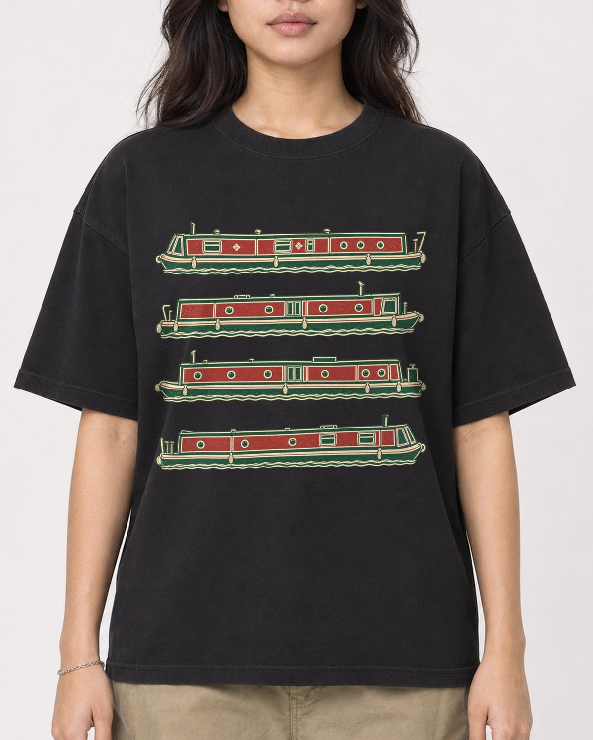Mockup Boxy Heavyweight Tee Black female close-up 02