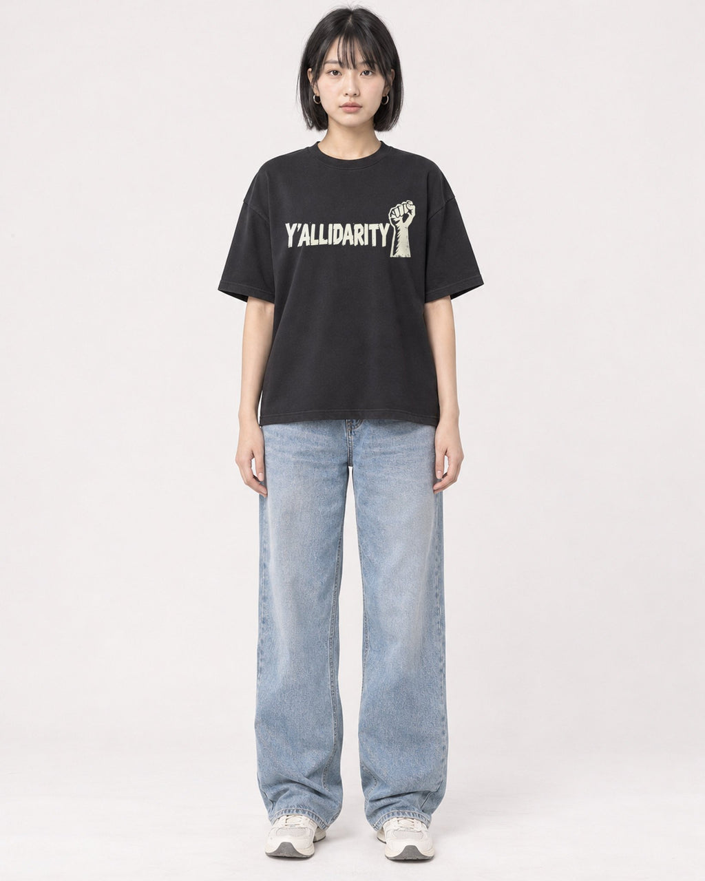 Mockup Boxy Heavyweight Tee Black female full-body 11