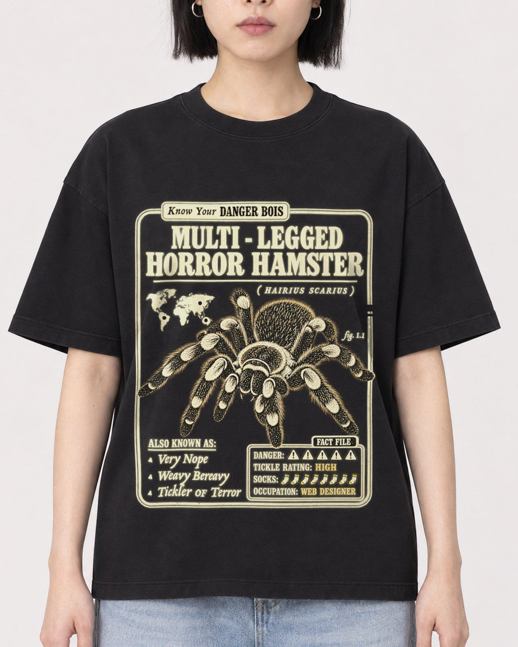 Mockup Boxy Heavyweight Tee Black female close-up 11