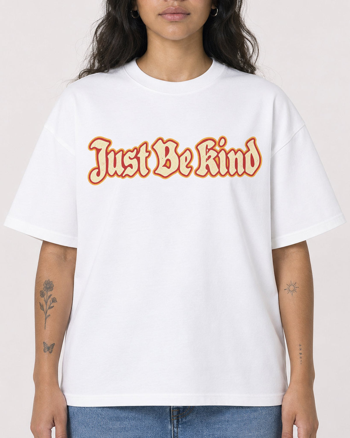 Mockup Boxy Heavyweight Tee White female close-up 30