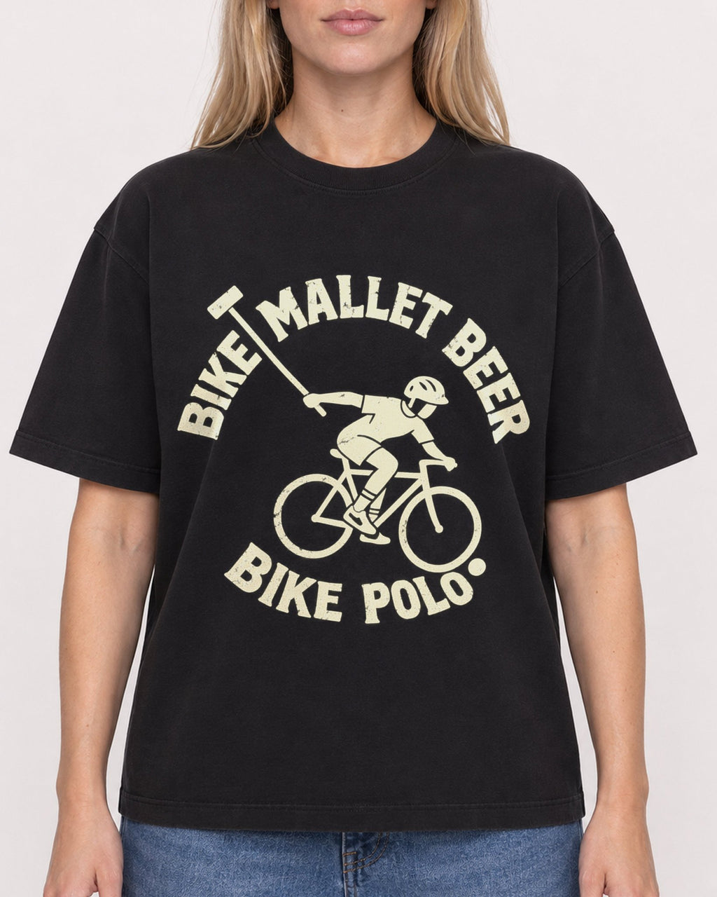 Mockup Boxy Heavyweight Tee Black female close-up 08