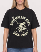 Mockup Boxy Heavyweight Tee Black female close-up 08
