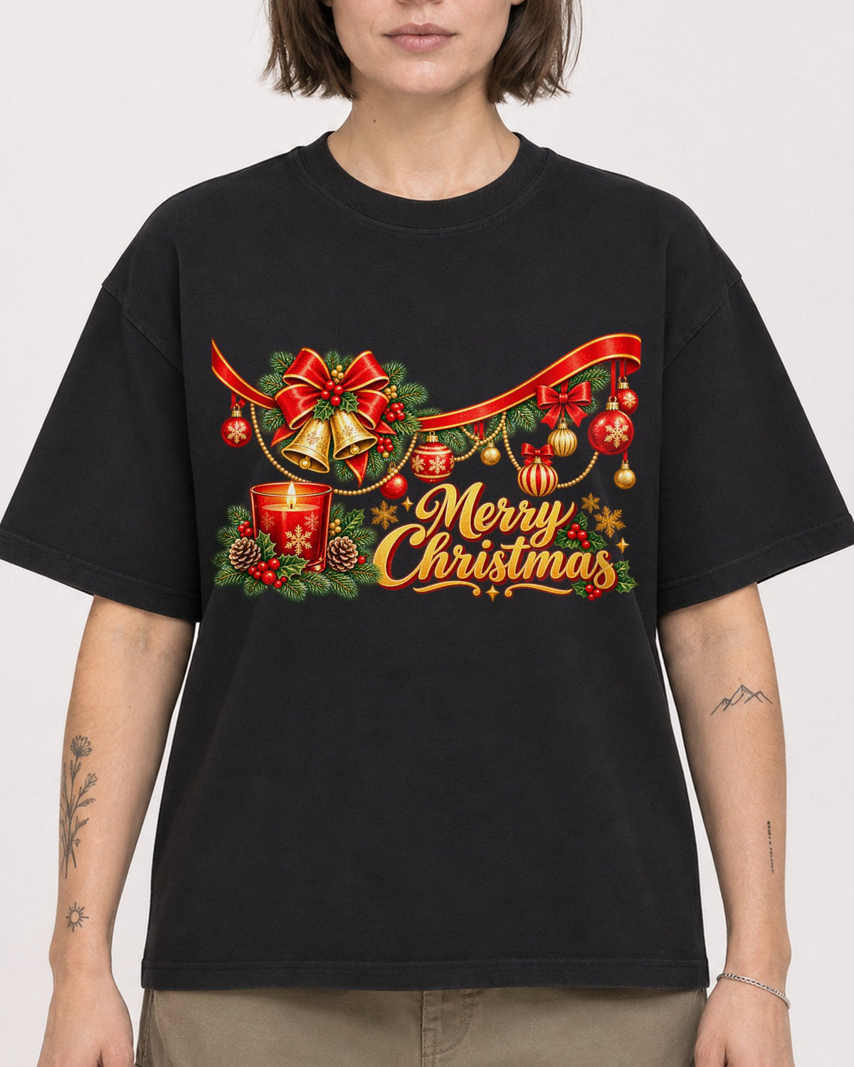 Mockup Boxy Heavyweight Tee Black female close-up 18