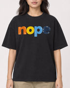 Mockup Boxy Heavyweight Tee Black female close-up 02