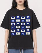 Mockup Boxy Heavyweight Tee Black female close-up 01