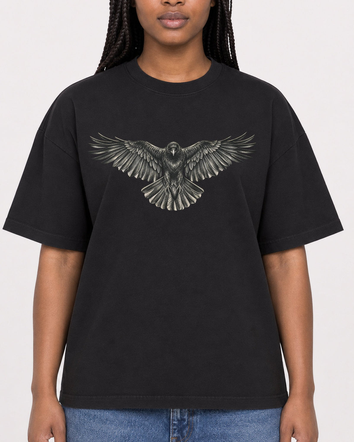 Mockup Boxy Heavyweight Tee Black female close-up 04