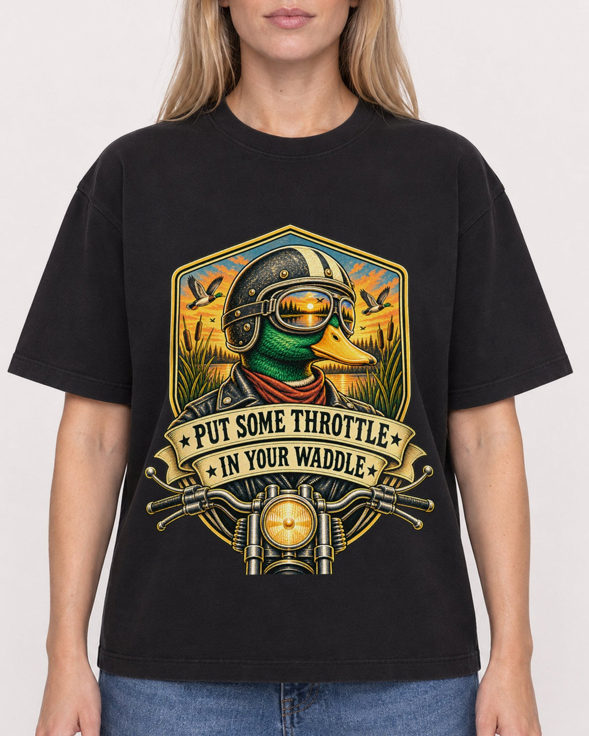 Mockup Boxy Heavyweight Tee Black female close-up 08
