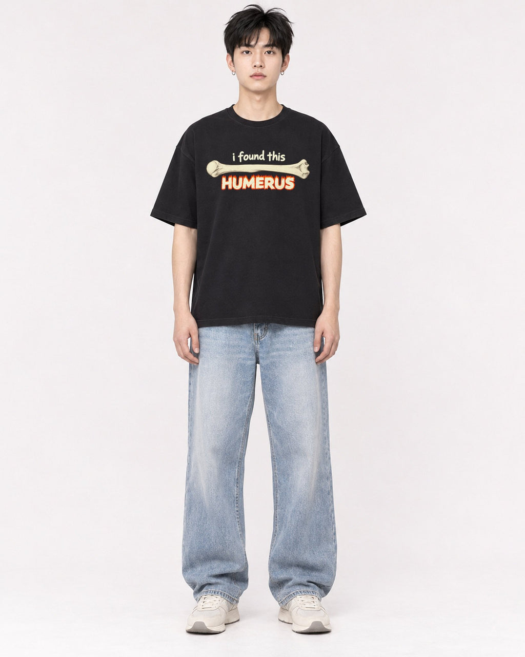 Mockup Boxy Heavyweight Tee Black male full-body 01