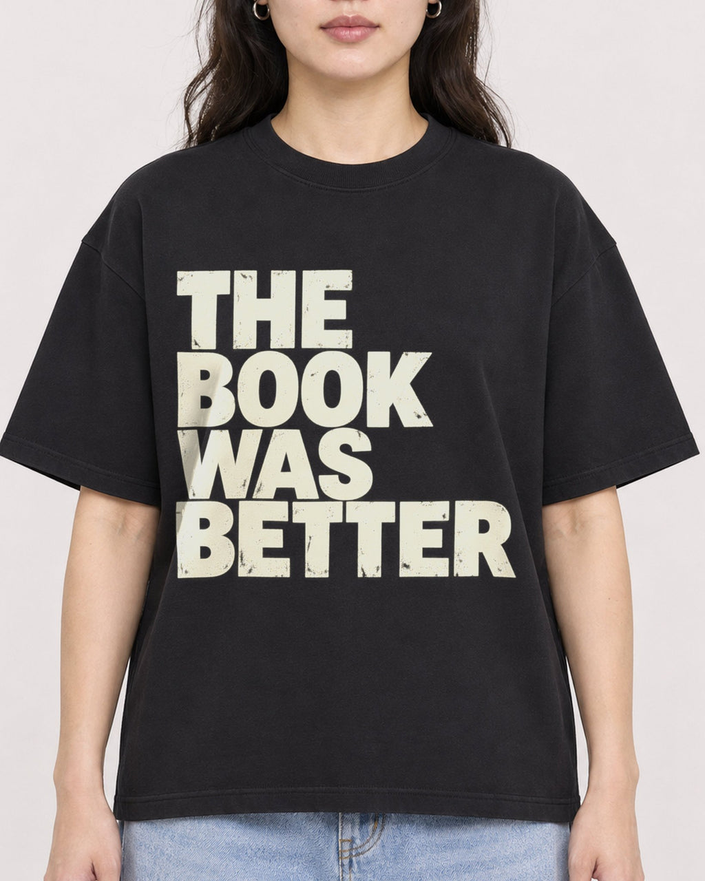 Mockup Boxy Heavyweight Tee Black female close-up 03