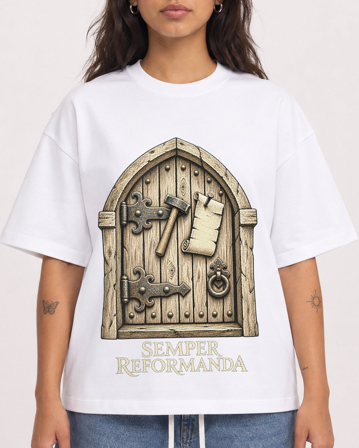 Mockup Boxy Heavyweight Tee White female close-up 06