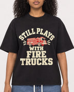 Mockup Boxy Heavyweight Tee Black female close-up 05