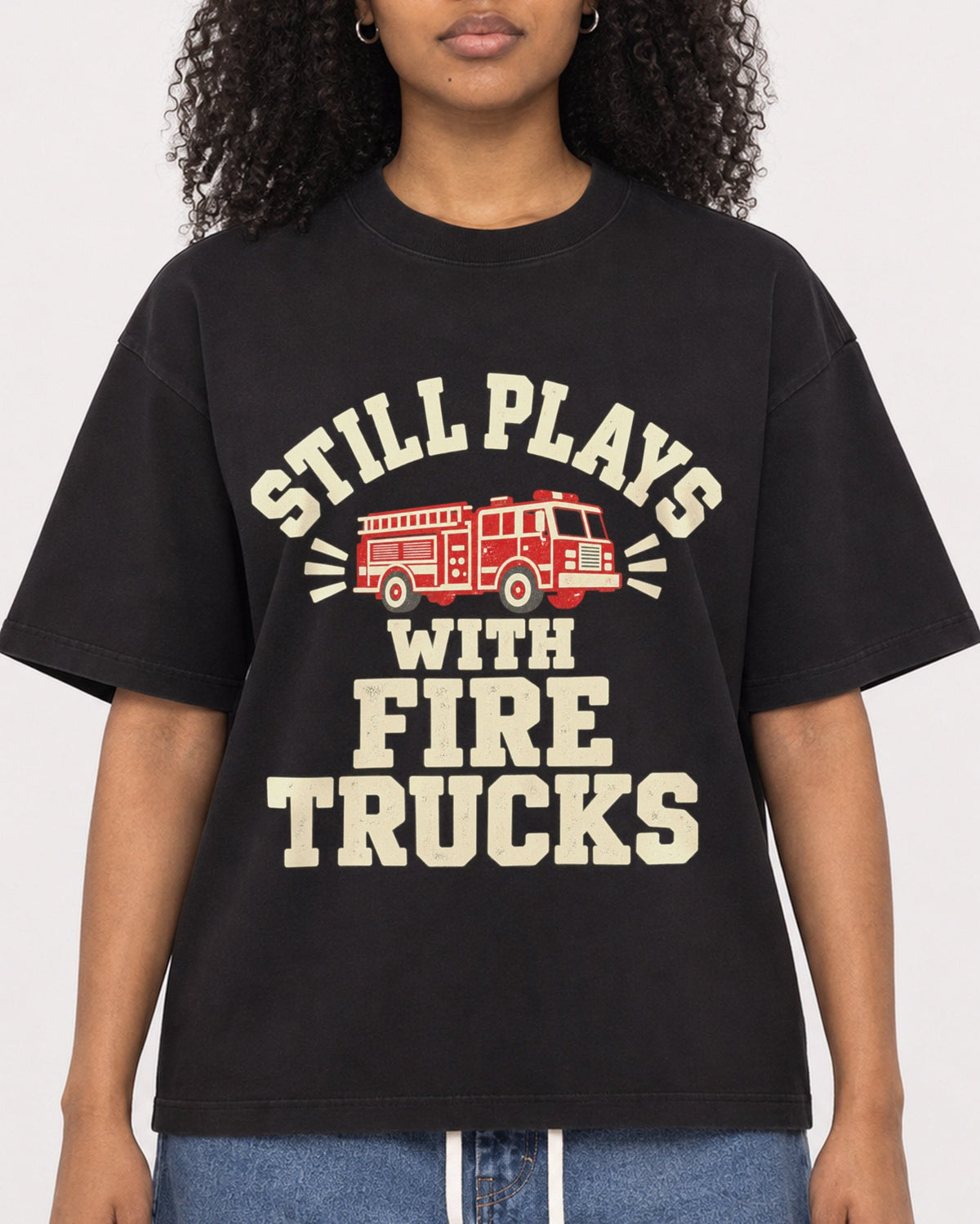 Mockup Boxy Heavyweight Tee Black female close-up 05