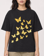 Mockup Boxy Heavyweight Tee Black female close-up 02