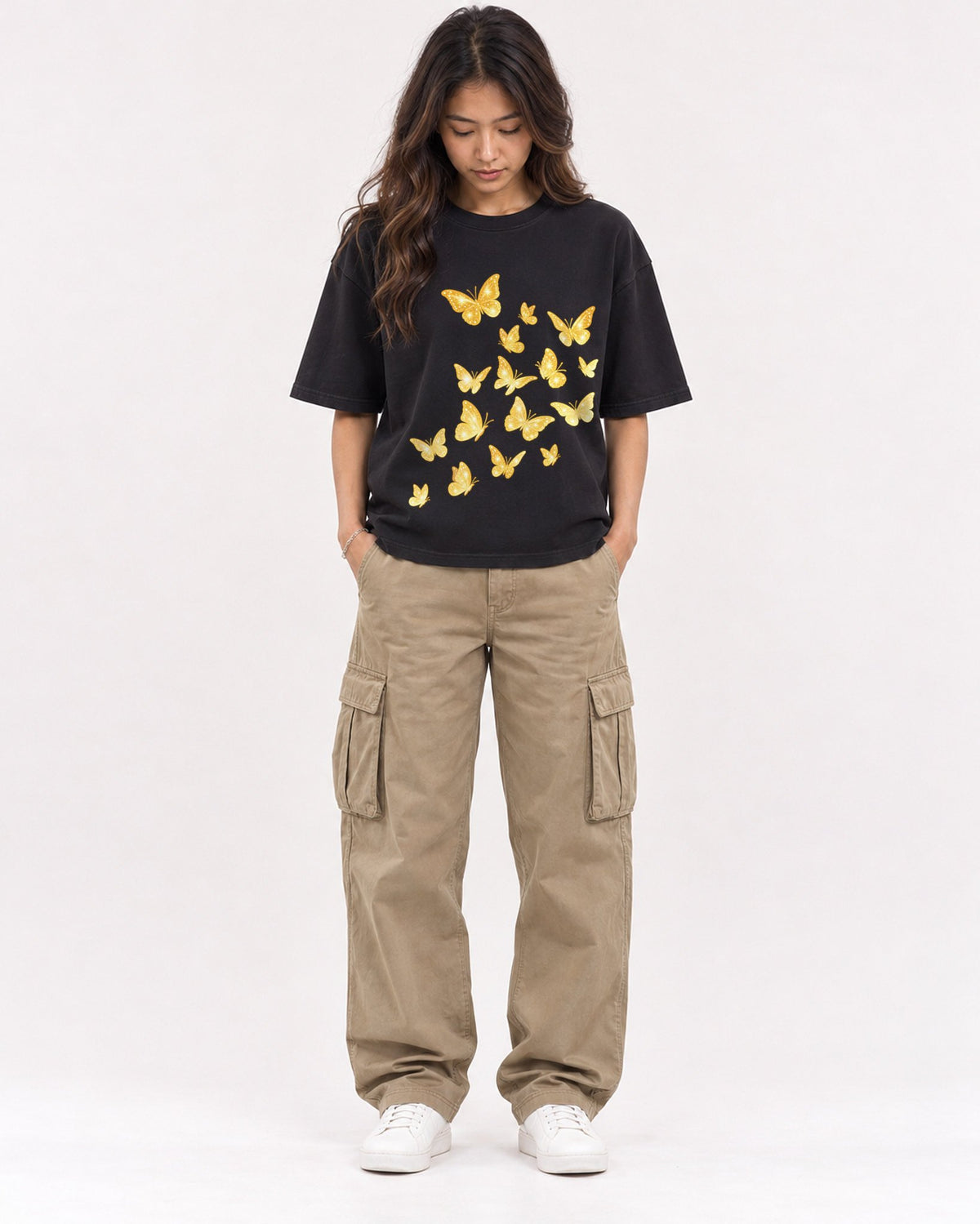 Mockup Boxy Heavyweight Tee Black female full-body 02