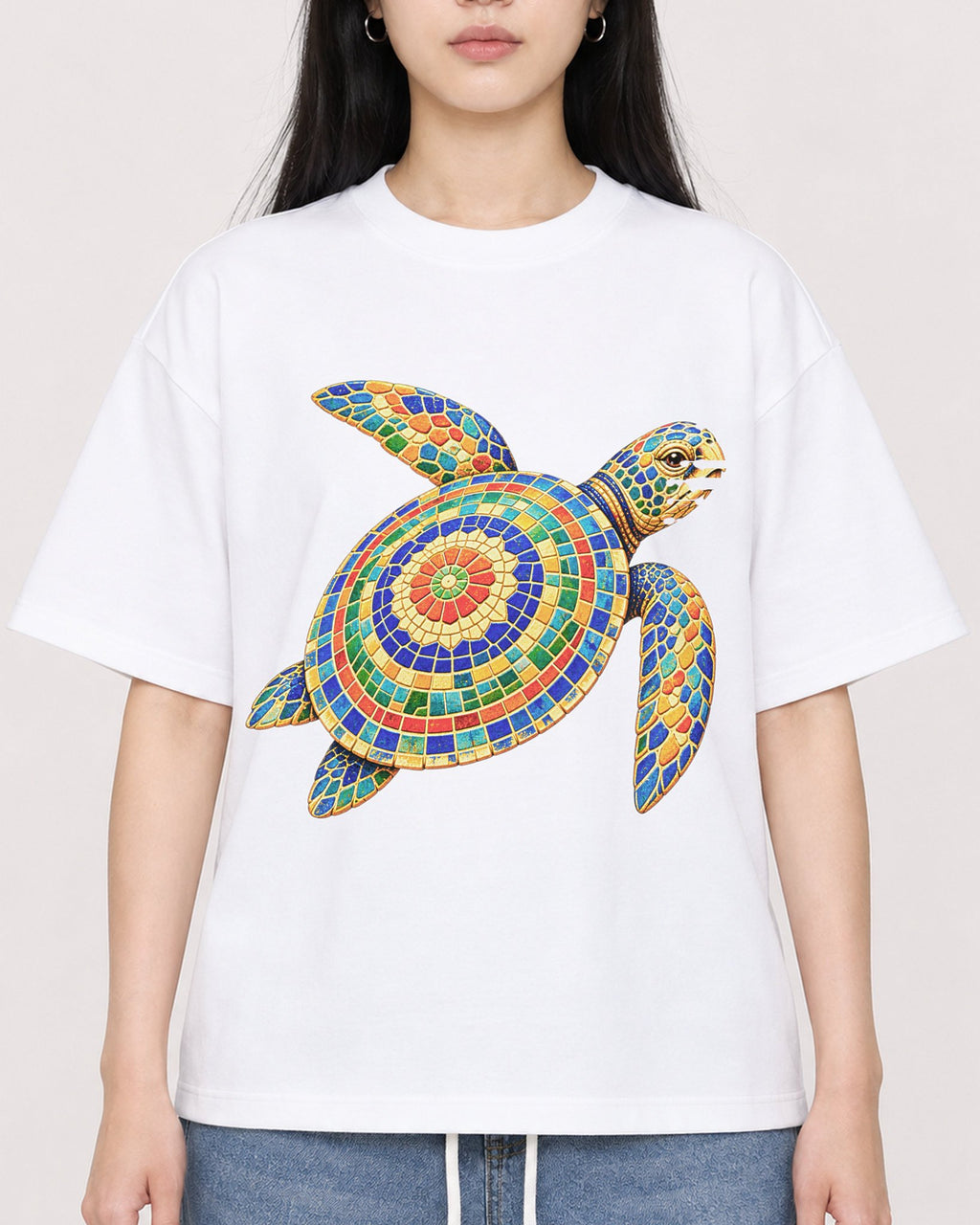 Mockup Boxy Heavyweight Tee White female close-up 01