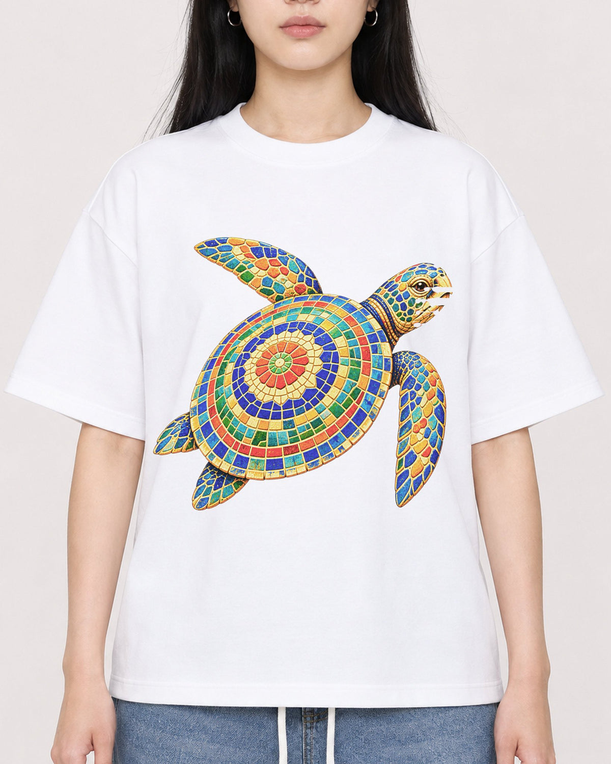 Mockup Boxy Heavyweight Tee White female close-up 01