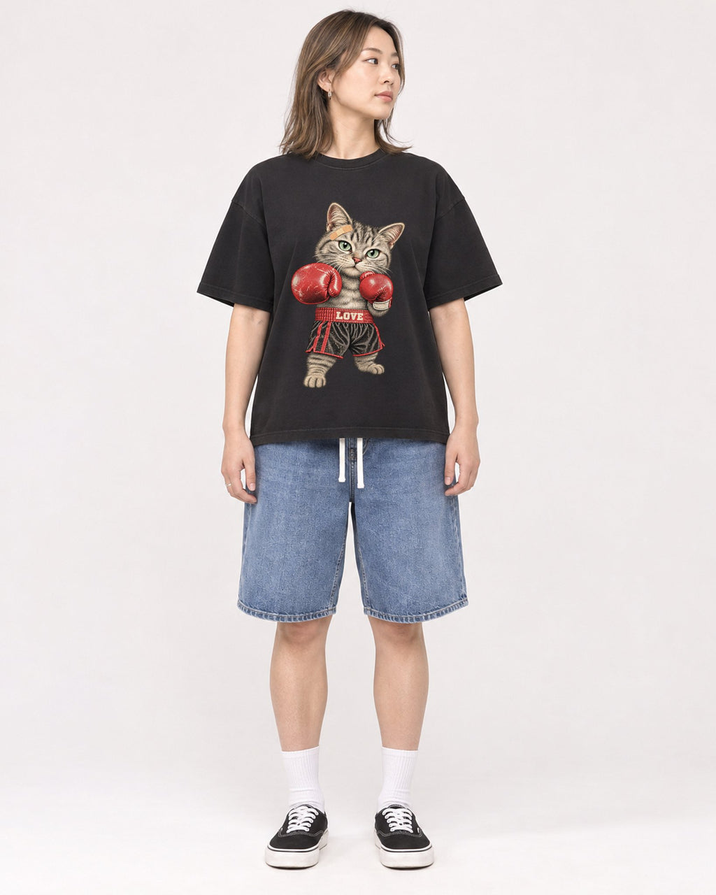 Mockup Boxy Heavyweight Tee Black female full-body 33