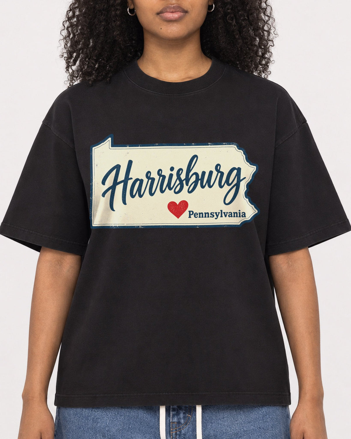 Mockup Boxy Heavyweight Tee Black female close-up 05