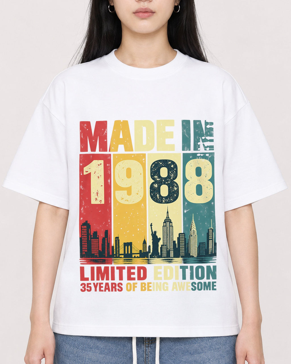 Mockup Boxy Heavyweight Tee White female close-up 01