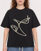 Mockup Boxy Heavyweight Tee Black female close-up 09
