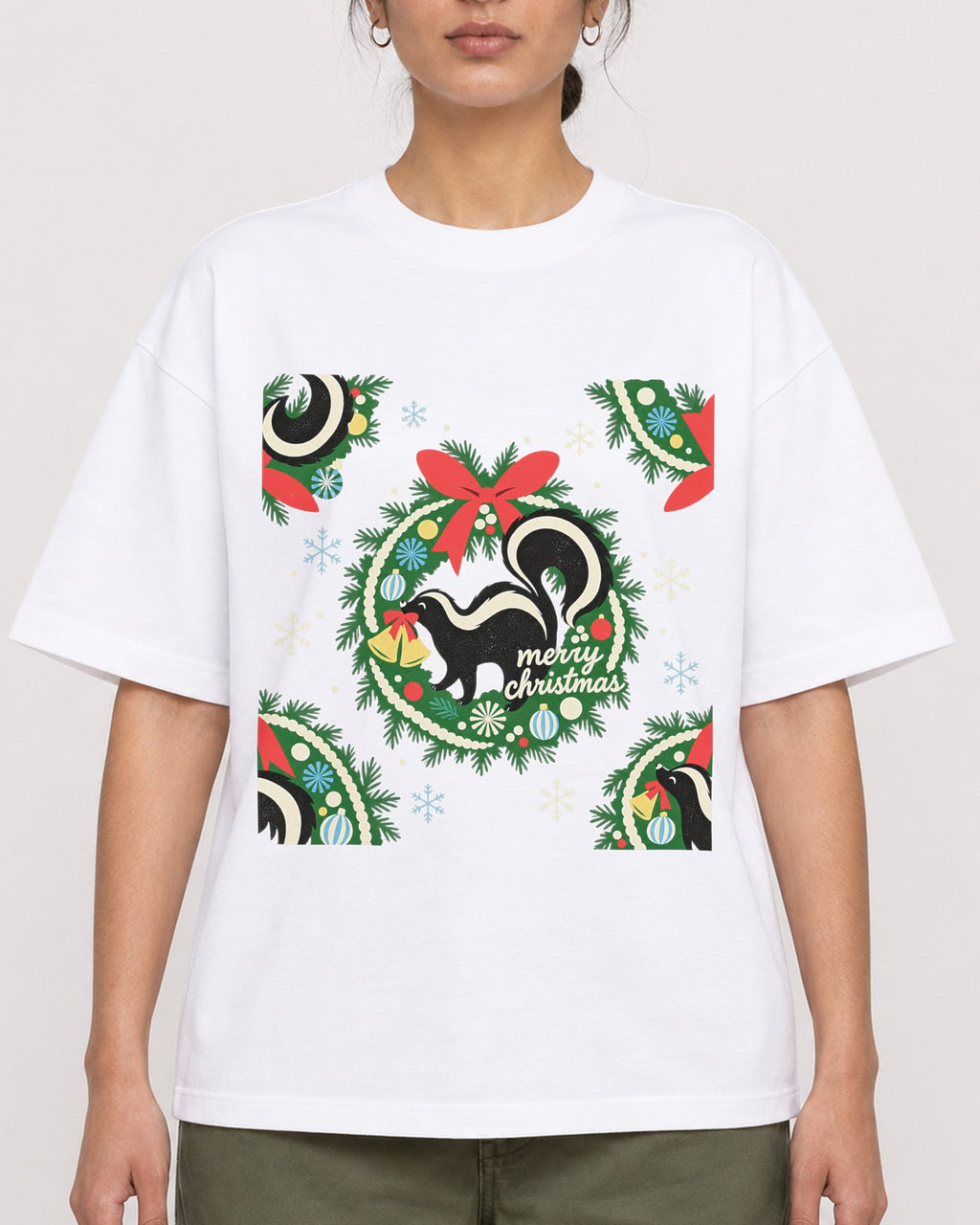 Mockup Boxy Heavyweight Tee White female close-up 17