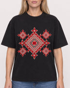 Mockup Boxy Heavyweight Tee Black female close-up 08