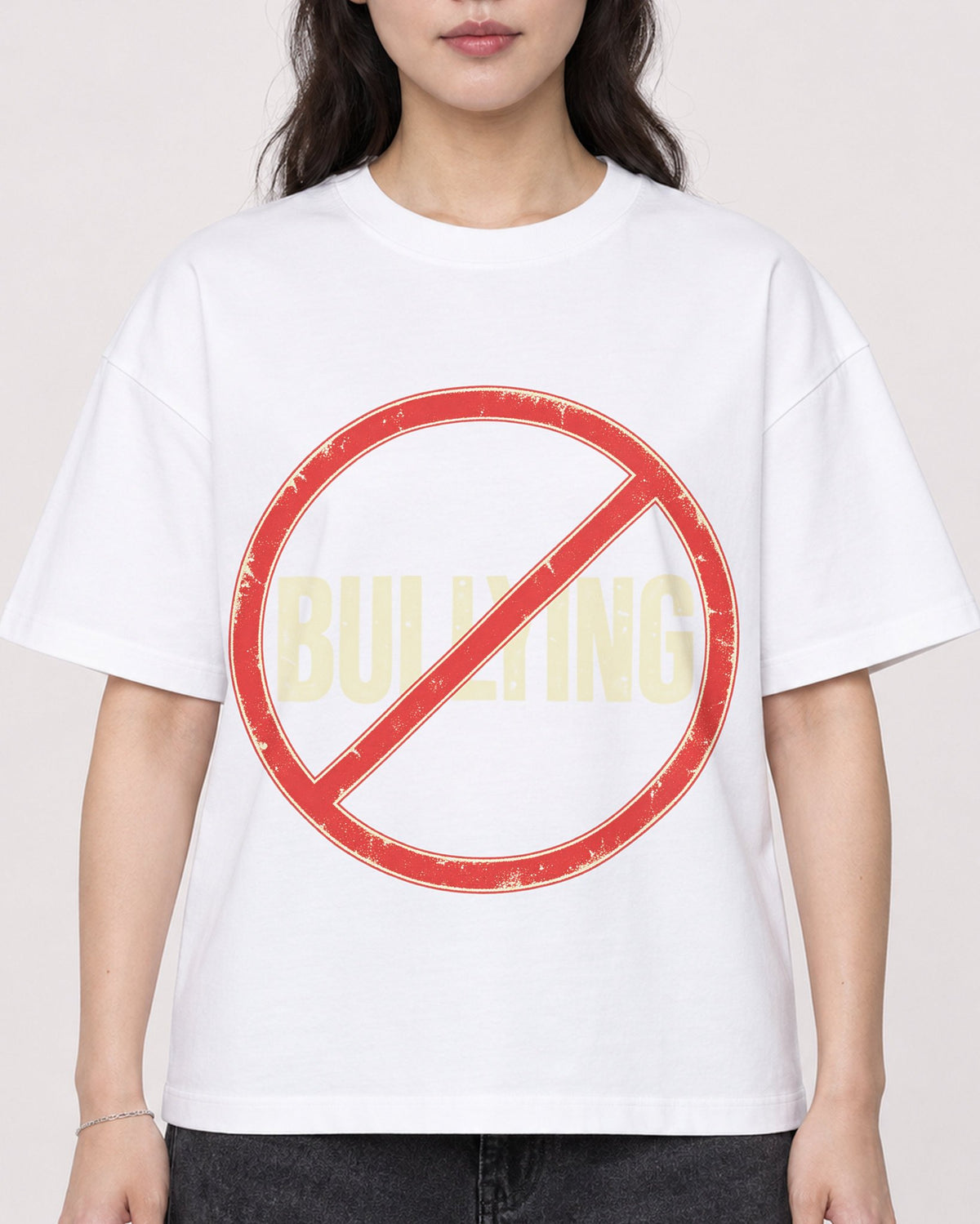 Mockup Boxy Heavyweight Tee White female close-up 03