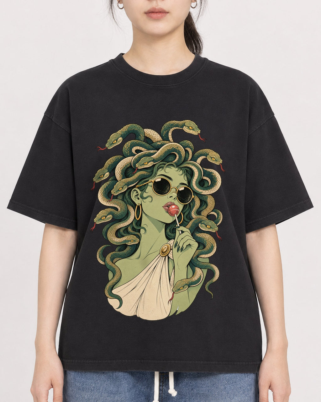 Mockup Boxy Heavyweight Tee Black female close-up 21