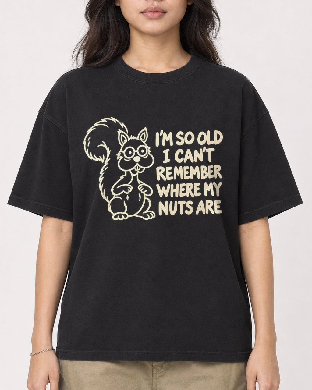 Mockup Boxy Heavyweight Tee Black female close-up 02