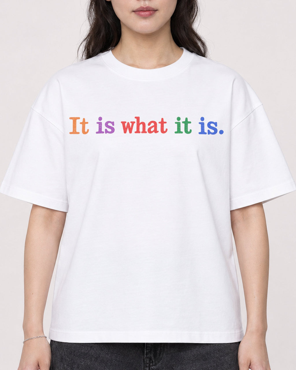 Mockup Boxy Heavyweight Tee White female close-up 03