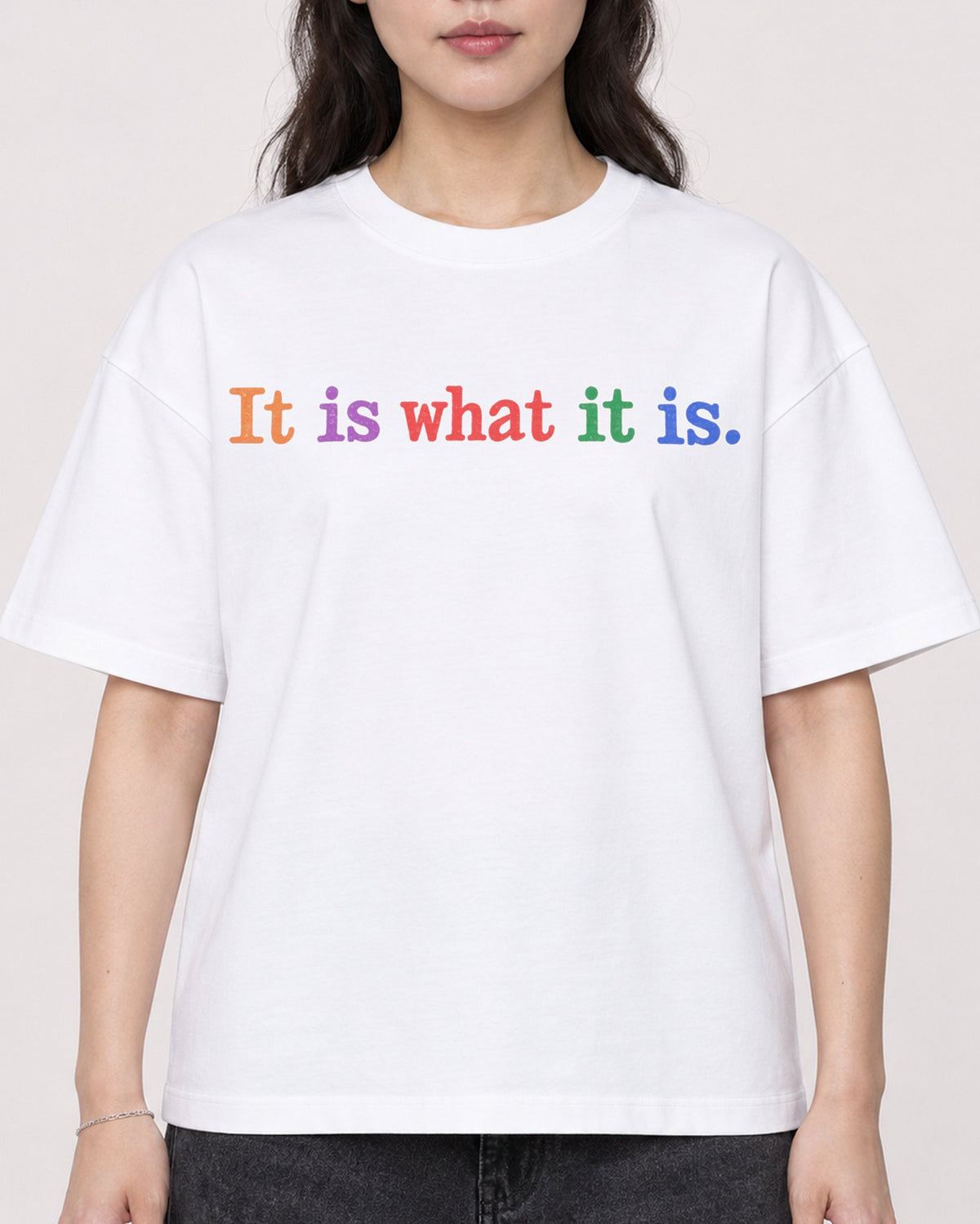 Mockup Boxy Heavyweight Tee White female close-up 03