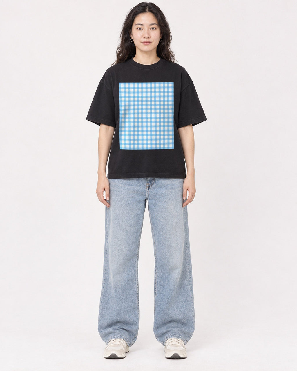 Mockup Boxy Heavyweight Tee Black female full-body 03