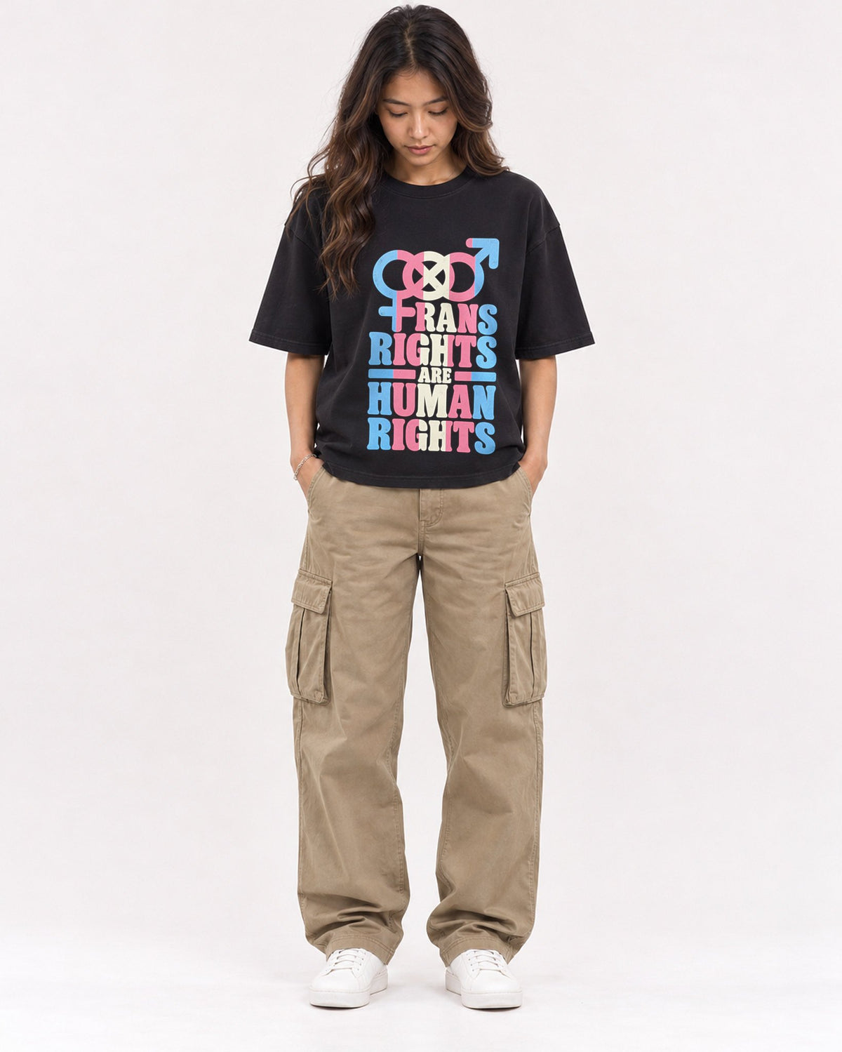Mockup Boxy Heavyweight Tee Black female full-body 02