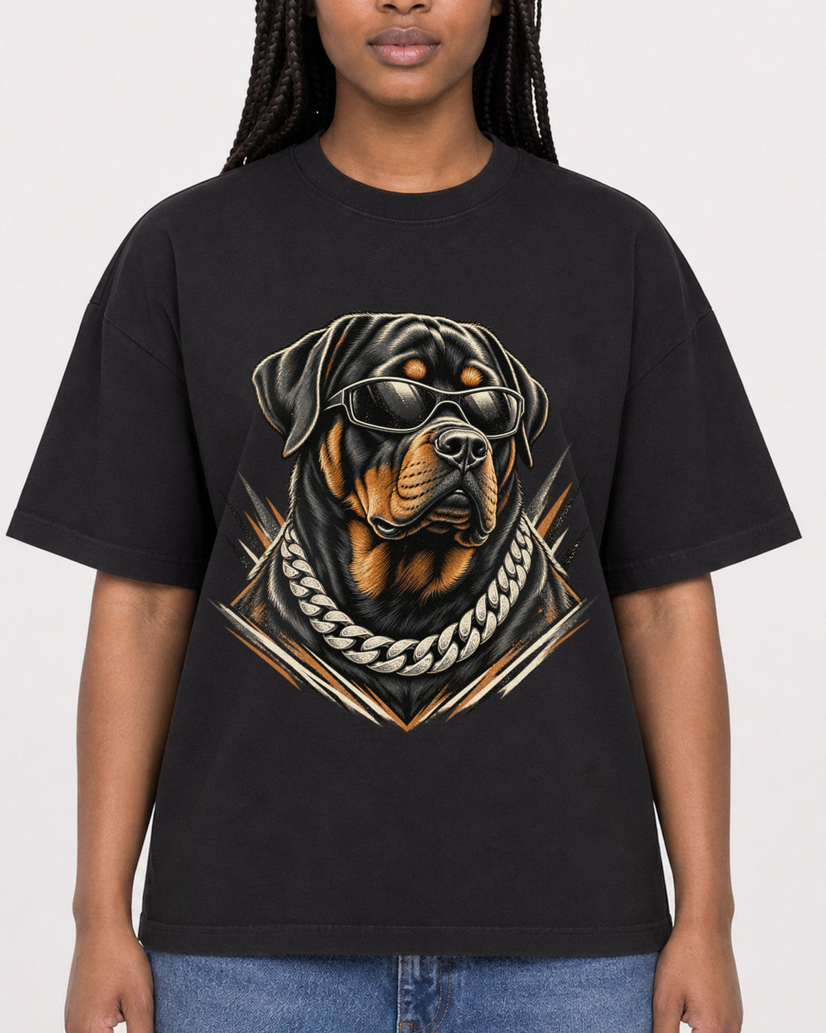 Mockup Boxy Heavyweight Tee Black female close-up 04
