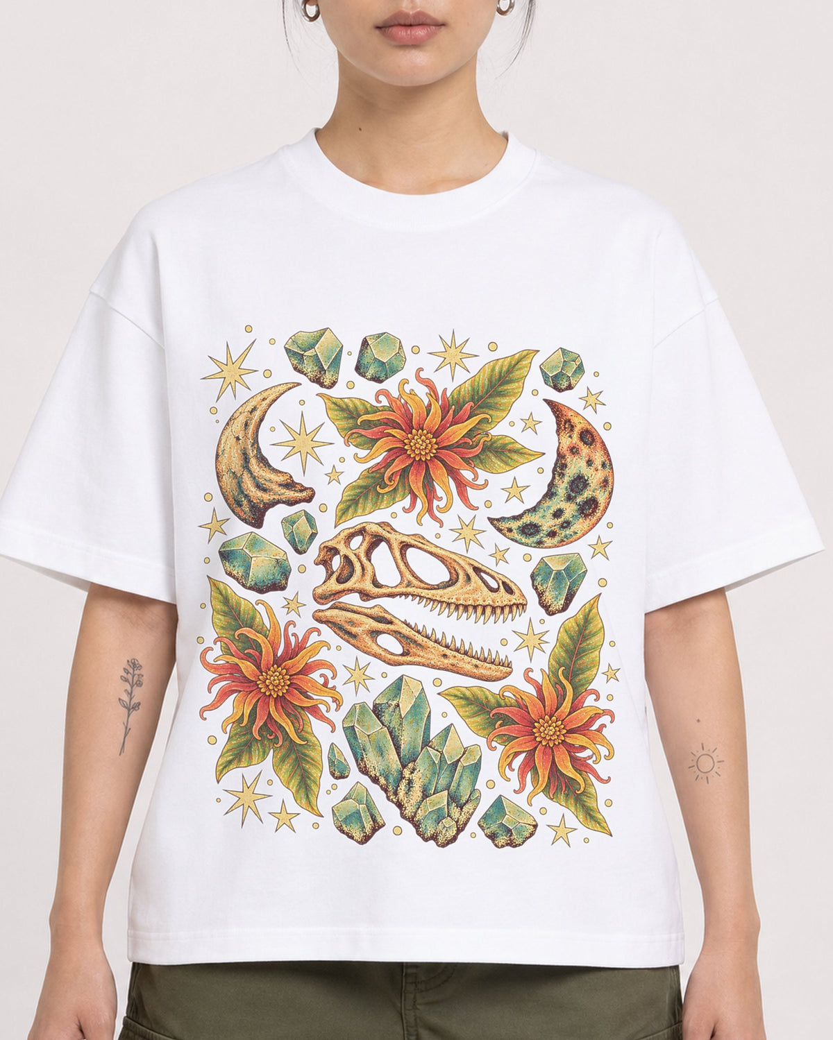 Mockup Boxy Heavyweight Tee White female close-up 12