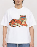Mockup Boxy Heavyweight Tee White male close-up 03