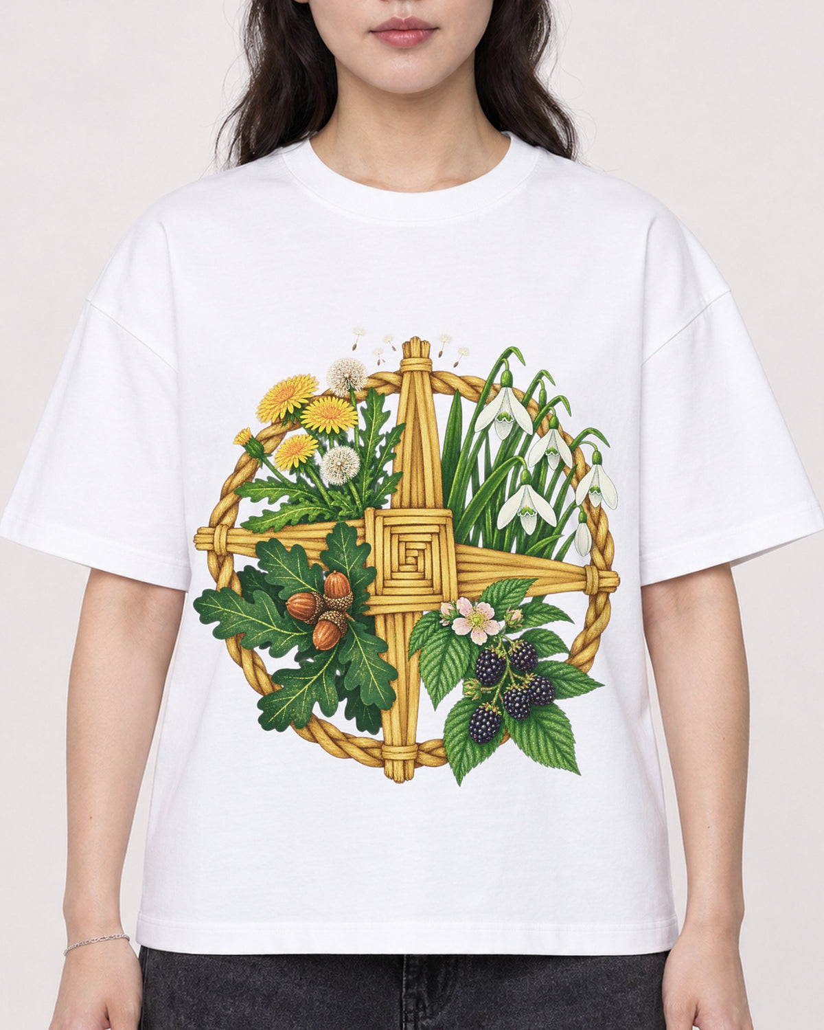 Mockup Boxy Heavyweight Tee White female close-up 03