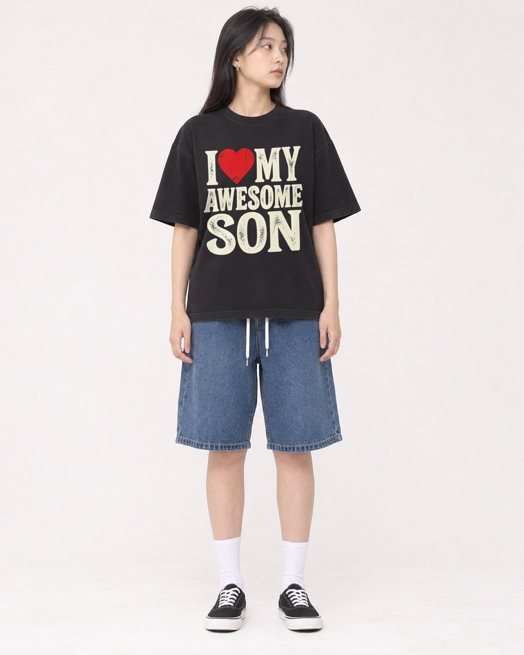 Mockup Boxy Heavyweight Tee Black female full-body 01