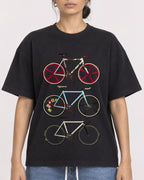 Mockup Boxy Heavyweight Tee Black female close-up 17