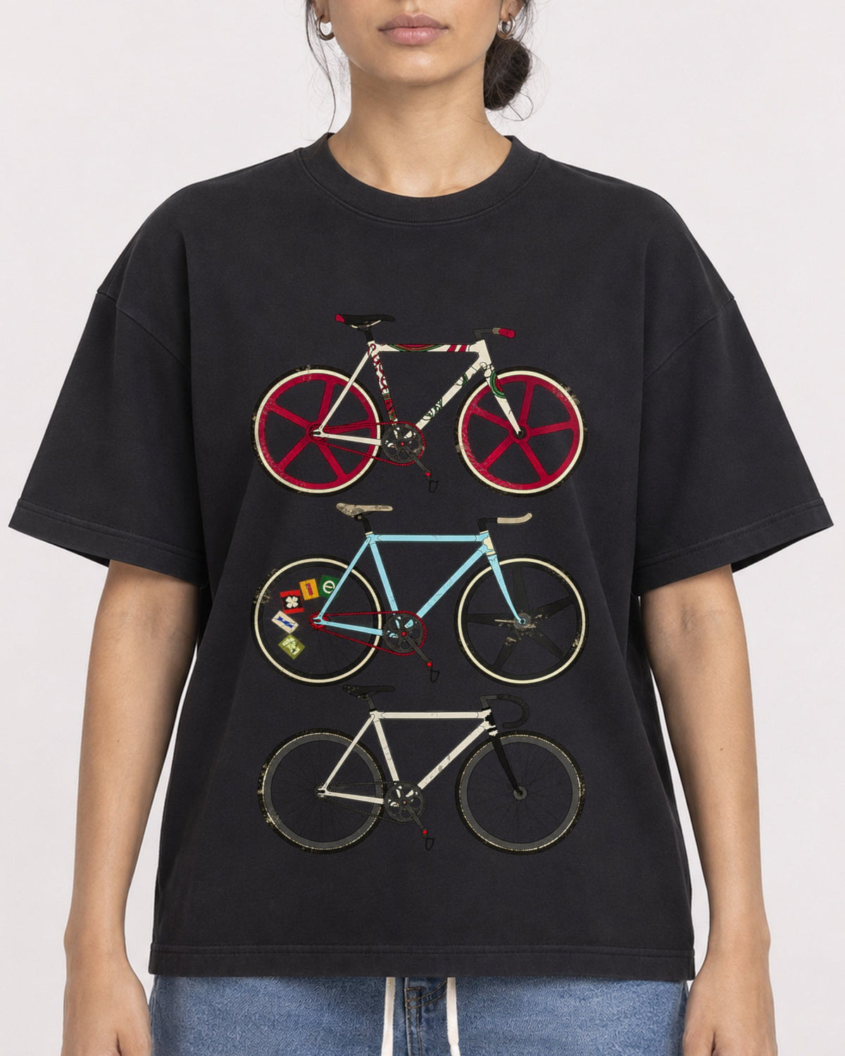 Mockup Boxy Heavyweight Tee Black female close-up 17