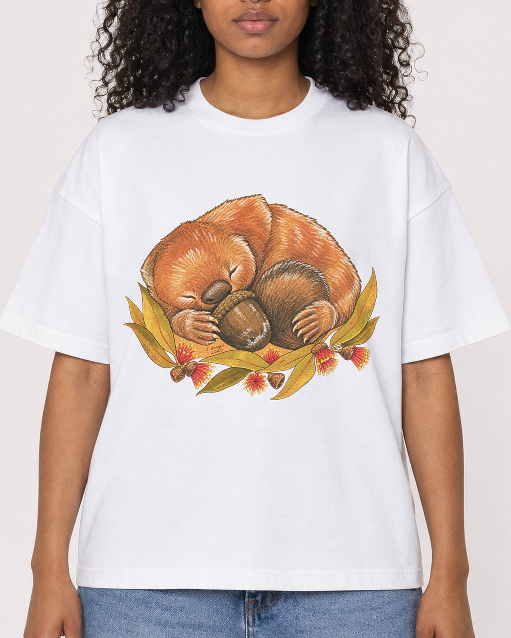 Mockup Boxy Heavyweight Tee White female close-up 05