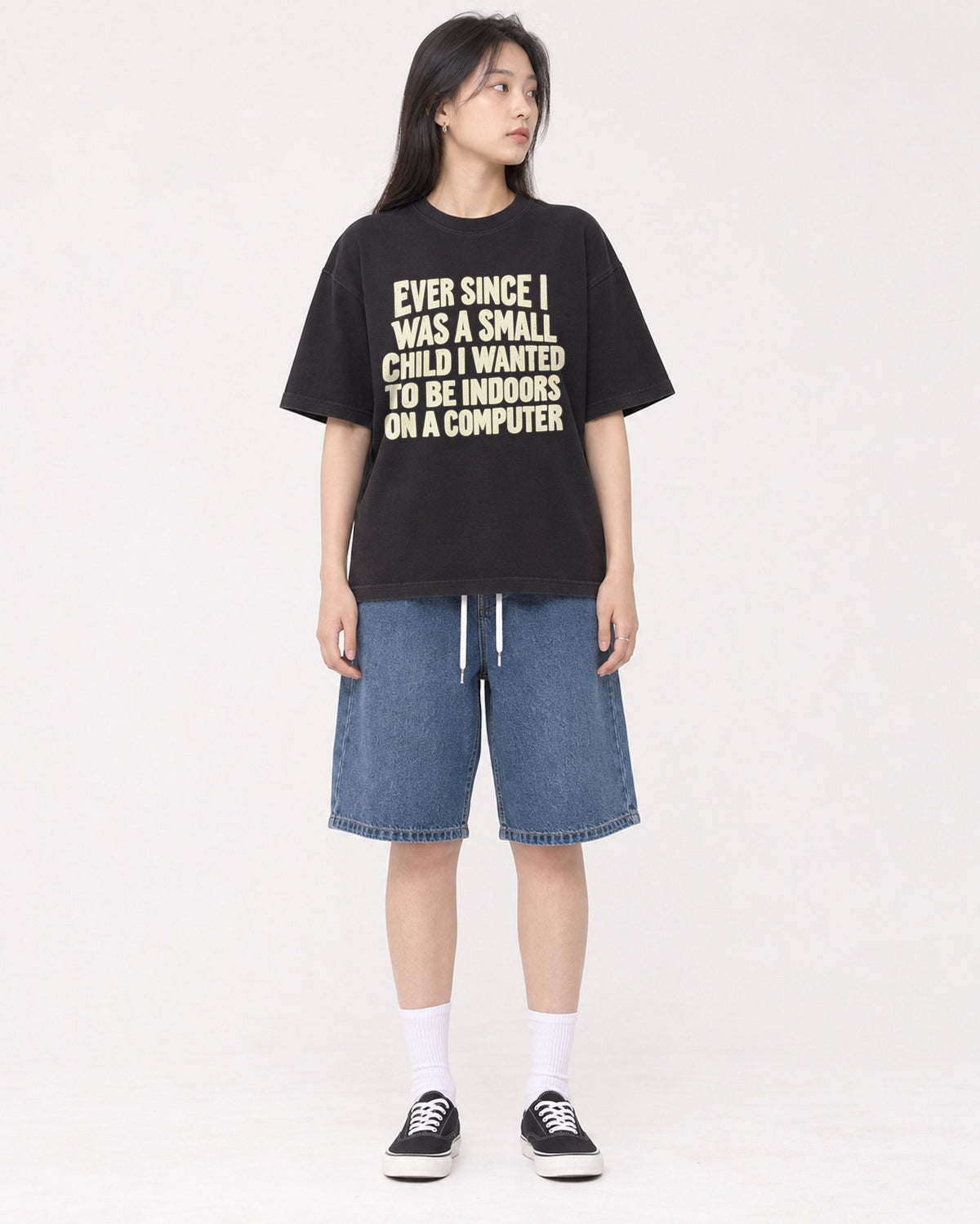 Mockup Boxy Heavyweight Tee Black female full-body 01