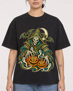 Mockup Boxy Heavyweight Tee Black female close-up 12