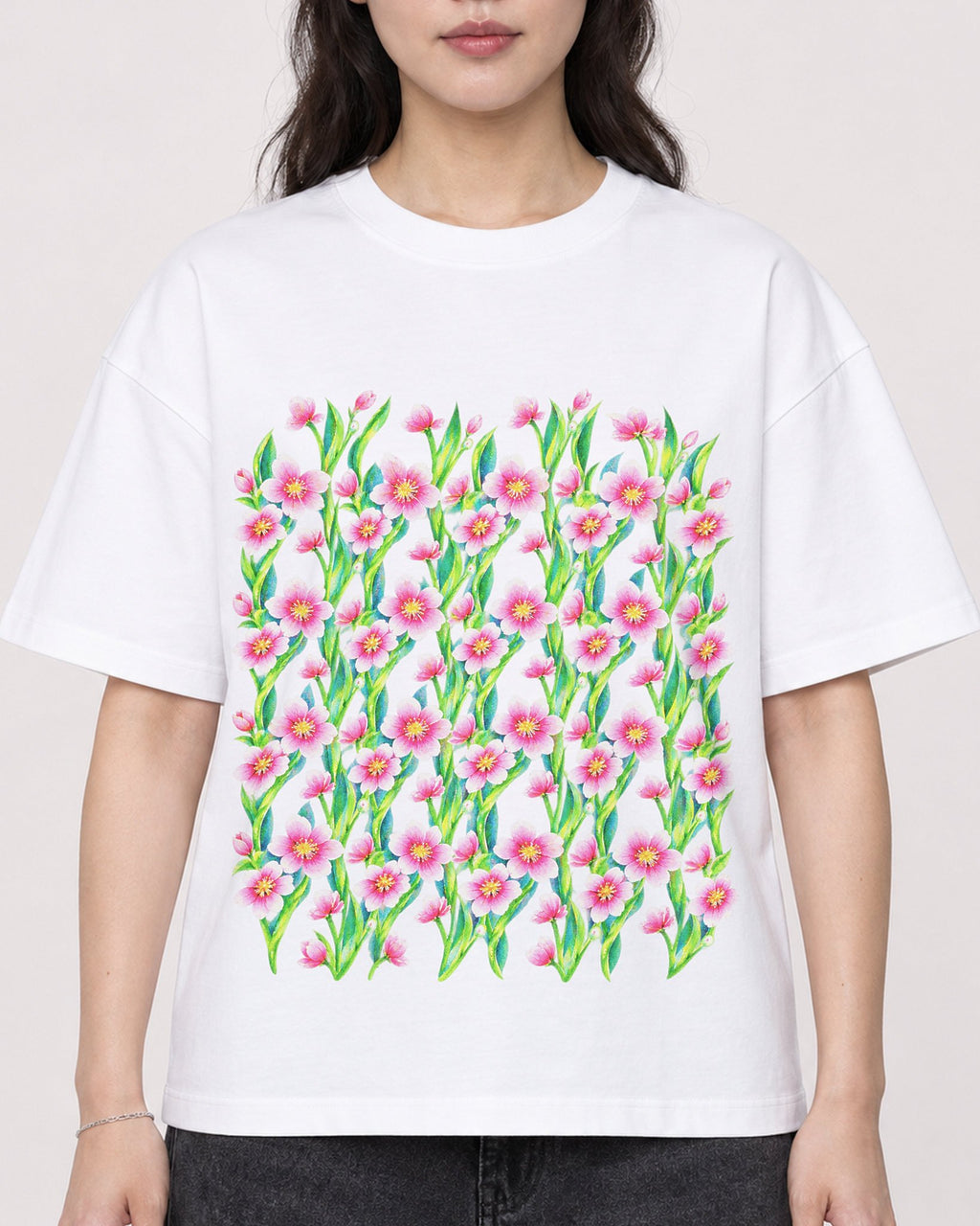 Mockup Boxy Heavyweight Tee White female close-up 03