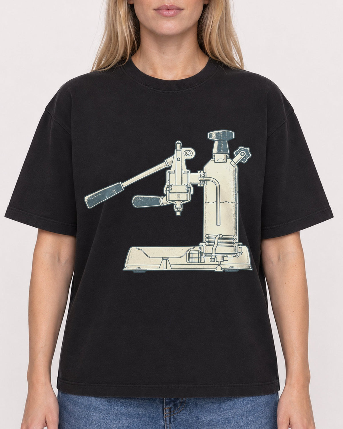 Mockup Boxy Heavyweight Tee Black female close-up 08