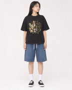 Mockup Boxy Heavyweight Tee Black female full-body 01