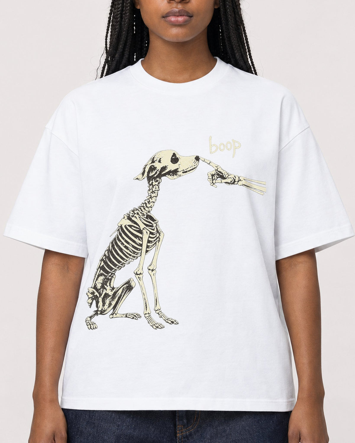 Mockup Boxy Heavyweight Tee White female close-up 04